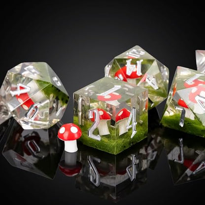 Cusdie Sharp Edge DND Dice, 7 PCs Red Mushroom Dice Set D&D D20 D12 D10 D8 D6 D4, Handcrafted Polyhedral Dice Set for RPG and Other Table Games(Red Mushroom) - color: Red Mushroom