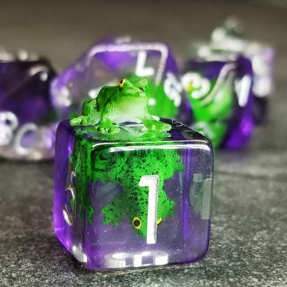 Sage's Portal Animal Familiars Resin DND Dice Set Polyhedral Dice Set for Dungeons and Dragons RPG Pathfinder Tabletop TTRPG (Green Frog) - color: Green Frog, style: Dice Set Only