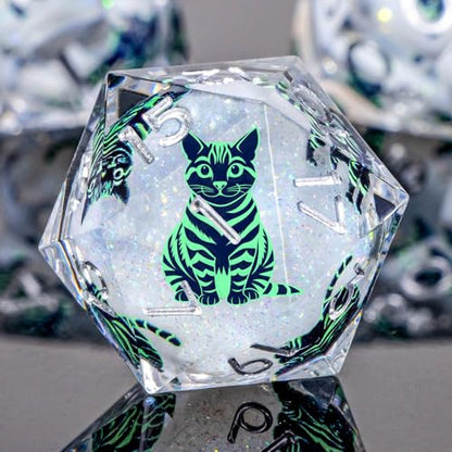 KERWELLSI Cat Liquid Core DND Dice Set with Gift Box, 7Pcs Resin Dungeons Sharp Edge D&D Dice, Dragons D and D Role Playing Dice D20 D12 D10 D8 D6 D4, White and Light Green Cat - color: White and Light Green Cat