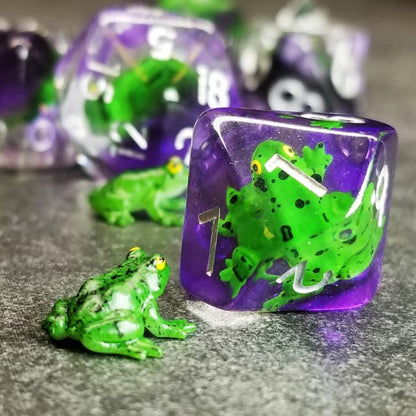 Sage's Portal Animal Familiars Resin DND Dice Set Polyhedral Dice Set for Dungeons and Dragons RPG Pathfinder Tabletop TTRPG (Green Frog) - color: Green Frog, style: Dice Set Only