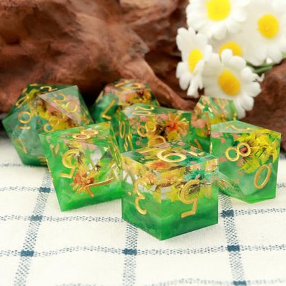Haxtec Flower DND Dice Set Sharp Edge Resin Polyhedral Dice, Floral D&D Dice with Metal Case, Handmade Flower Inside Dice Set for Dungeons and Dragons TTRPG, Spring Pearl Green DND Gift - color: Green