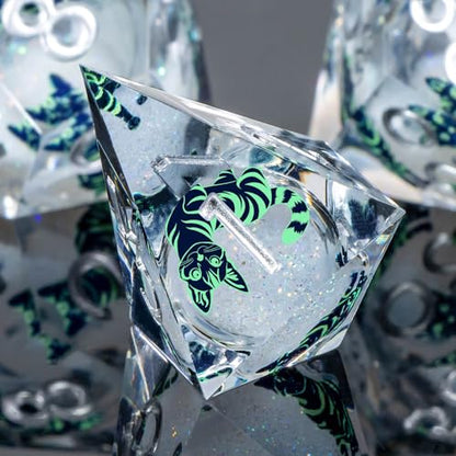 KERWELLSI Cat Liquid Core DND Dice Set with Gift Box, 7Pcs Resin Dungeons Sharp Edge D&D Dice, Dragons D and D Role Playing Dice D20 D12 D10 D8 D6 D4, White and Light Green Cat - color: White and Light Green Cat