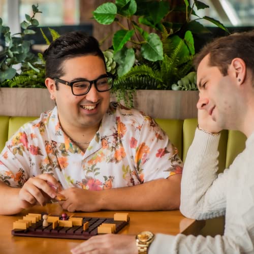 Quoridor - Over 1 Million Sold! Mensa Select Winner | Wooden Abstract Strategy Game for Adults and Families | Ages 8+ | 2 to 4 Players | 1 Minute to Learn, 15 Minutes to Play