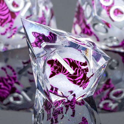 KERWELLSI Cat Liquid Core DND Dice Set with Gift Box, 7Pcs Resin Dungeons Sharp Edge D&D Dice, Dragons D and D Role Playing Dice D20 D12 D10 D8 D6 D4, White and Purple Cat - color: White and Purple Cat