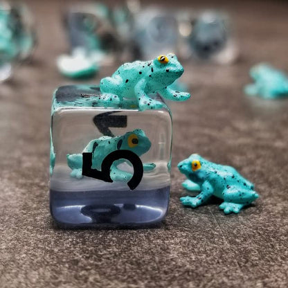 Sage's Portal Animal Familiars Resin DND Dice Set Polyhedral Dice Set for Dungeons and Dragons RPG Pathfinder Tabletop TTRPG (Blue Frog) - color: Blue Frog, style: Dice Set Only