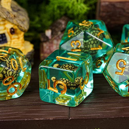 Cusdie 7-Die DND Dice, Polyhedral Dice Set Filled with Animal, for Role Playing Game D&D Dice (Brown Turtle) - color: Brown Turtle