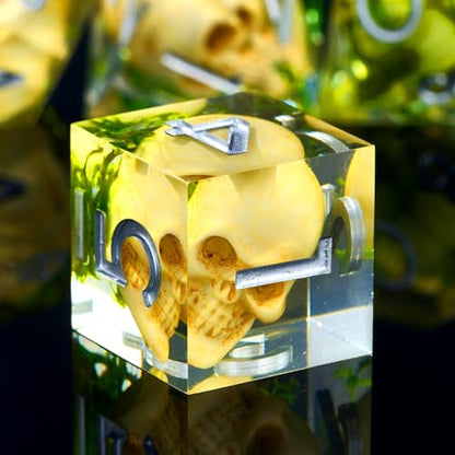 Froggod Transparent Moss & Skull Dice Set with Gift Box for DND RPG, 7Pcs | Transparent resin DND role playing dice with moss skull design and sharp edges for MTG, tabletop games and collectors - color: Transparent