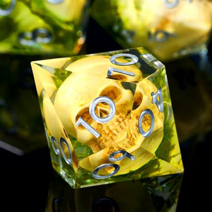Froggod Transparent Moss & Skull Dice Set with Gift Box for DND RPG, 7Pcs | Transparent resin DND role playing dice with moss skull design and sharp edges for MTG, tabletop games and collectors - color: Transparent
