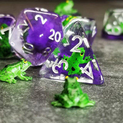 Sage's Portal Animal Familiars Resin DND Dice Set Polyhedral Dice Set for Dungeons and Dragons RPG Pathfinder Tabletop TTRPG (Green Frog) - color: Green Frog, style: Dice Set Only